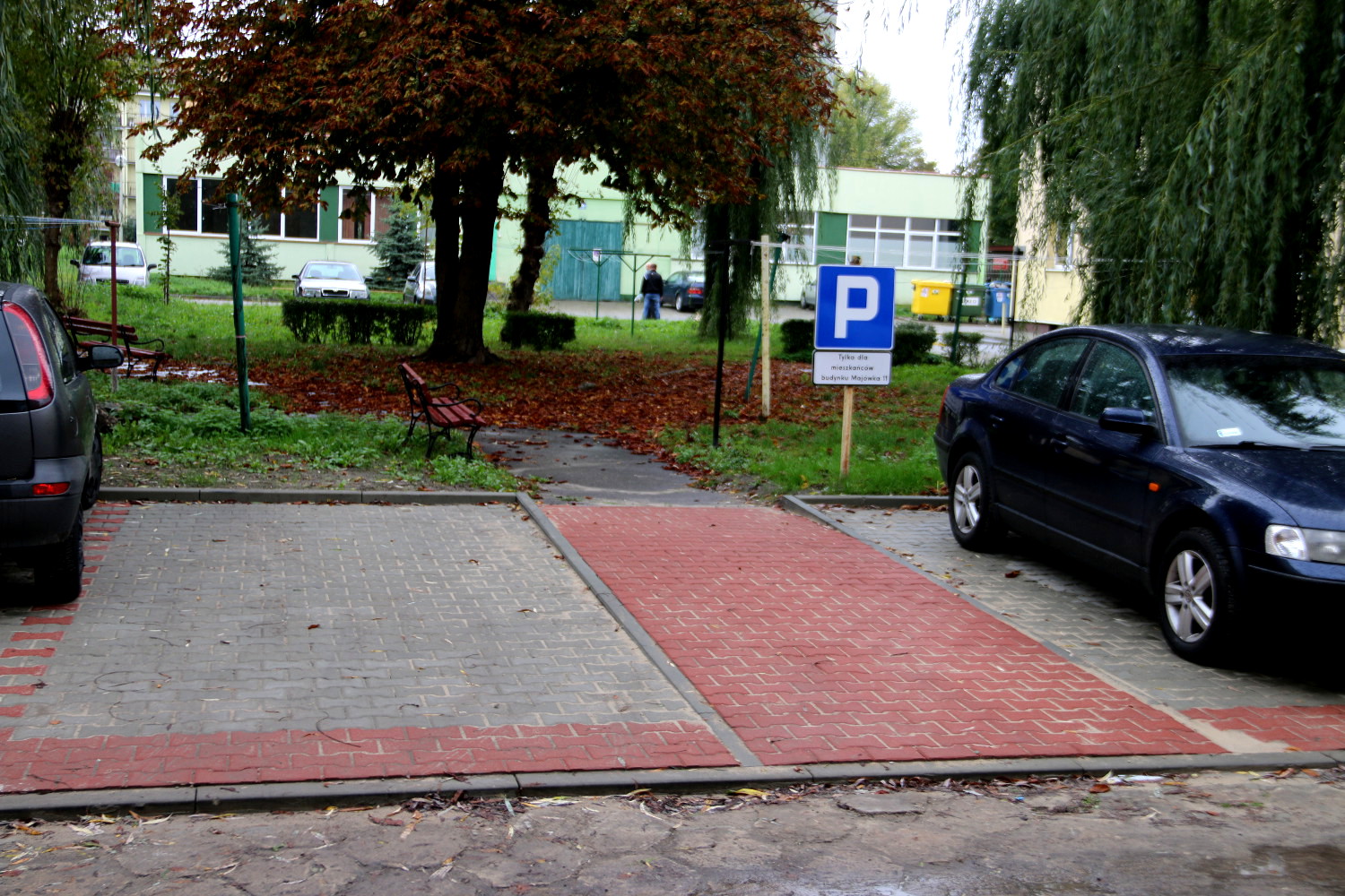 Parking przy ul. Majówka 11 images